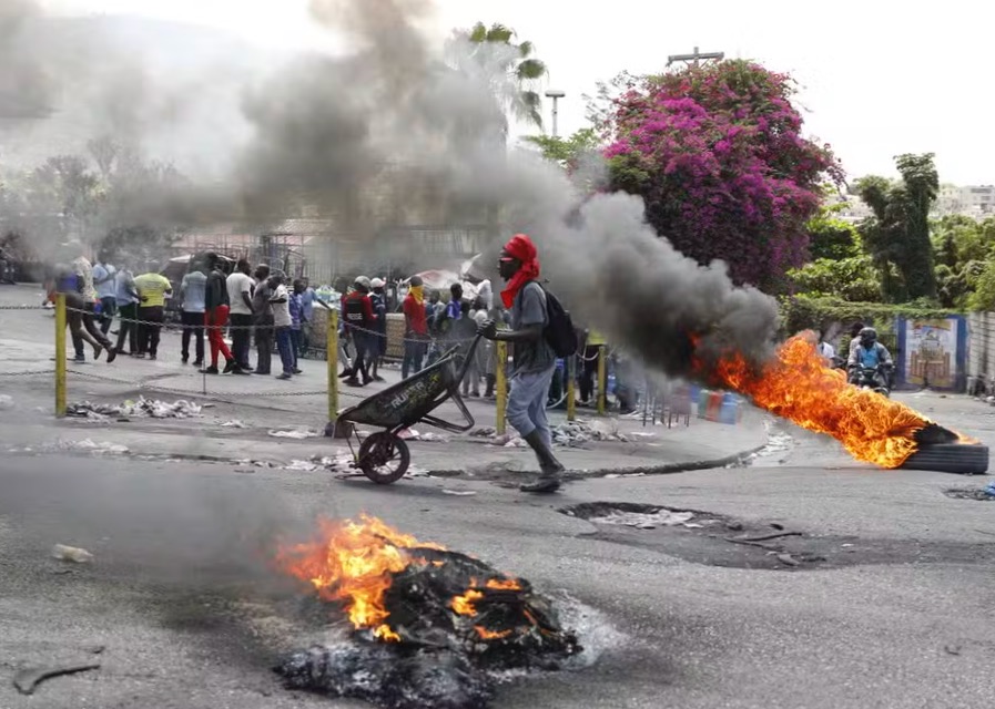 Refletindo sobre a Crise no Haiti: Uma Perspectiva Crítica