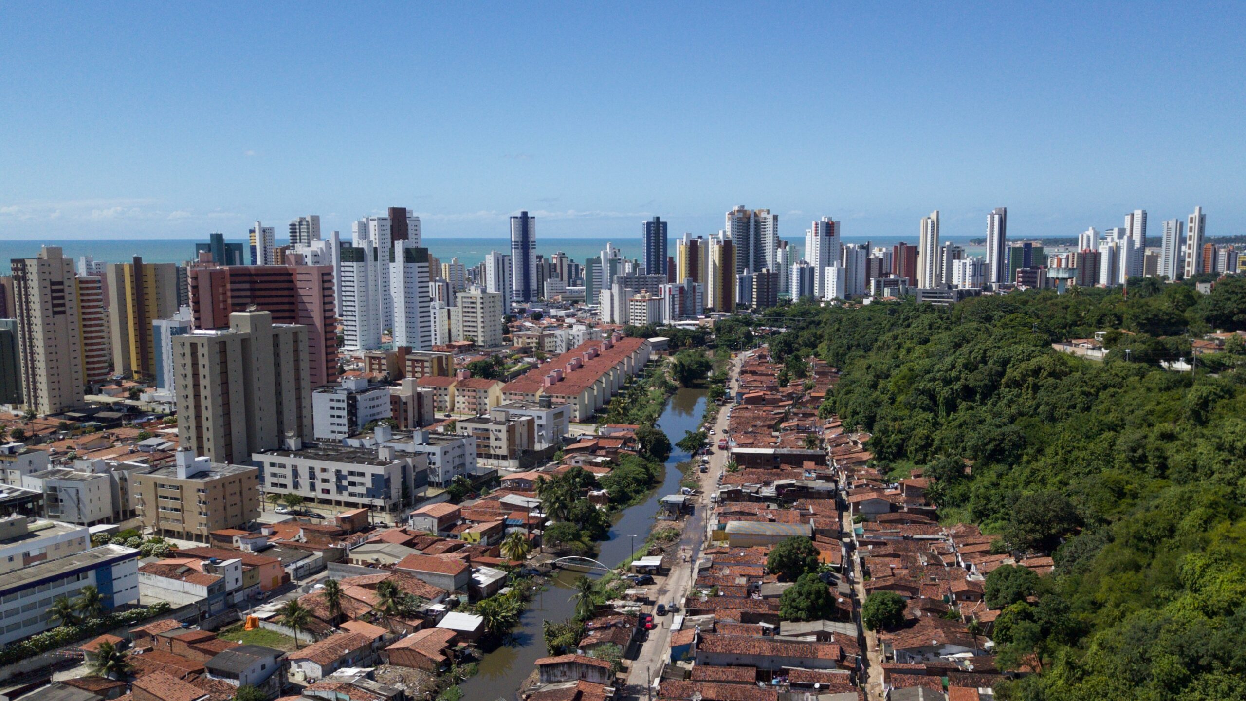 Desafios e Perspectivas: Superando Disparidades Socioeconômicas no Brasil