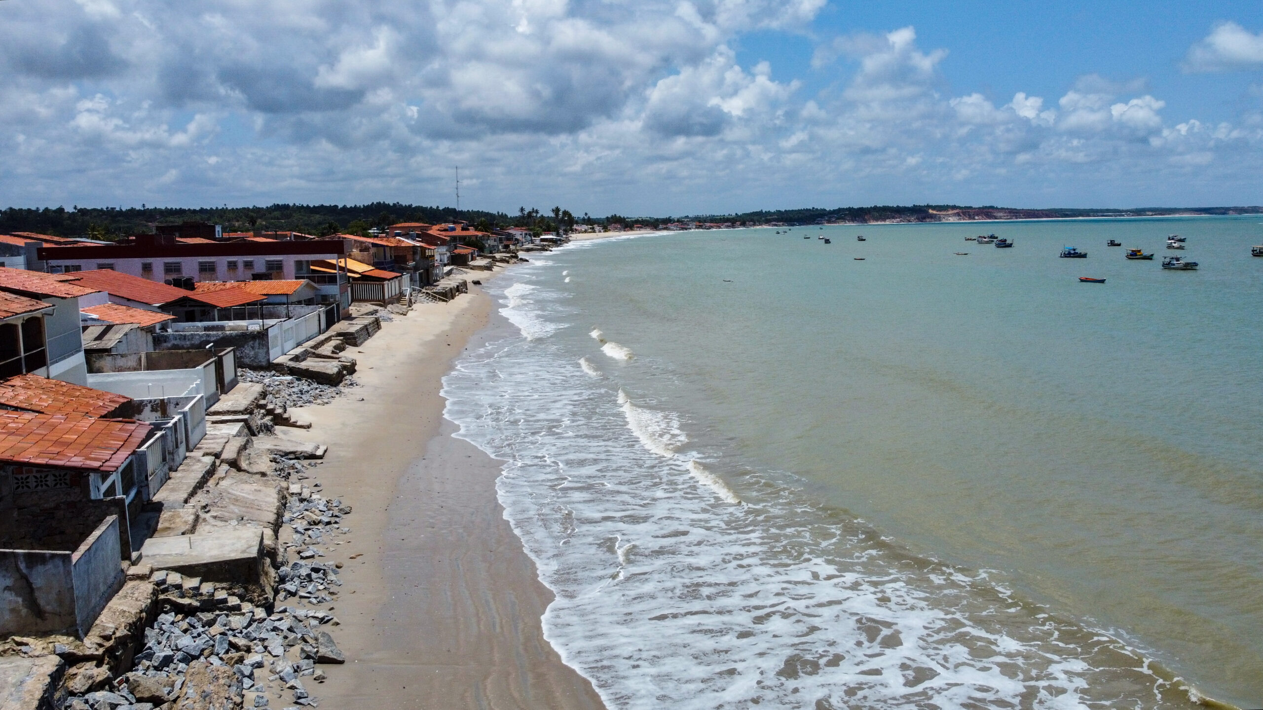 A Lenta Morte da Costa Brasileira