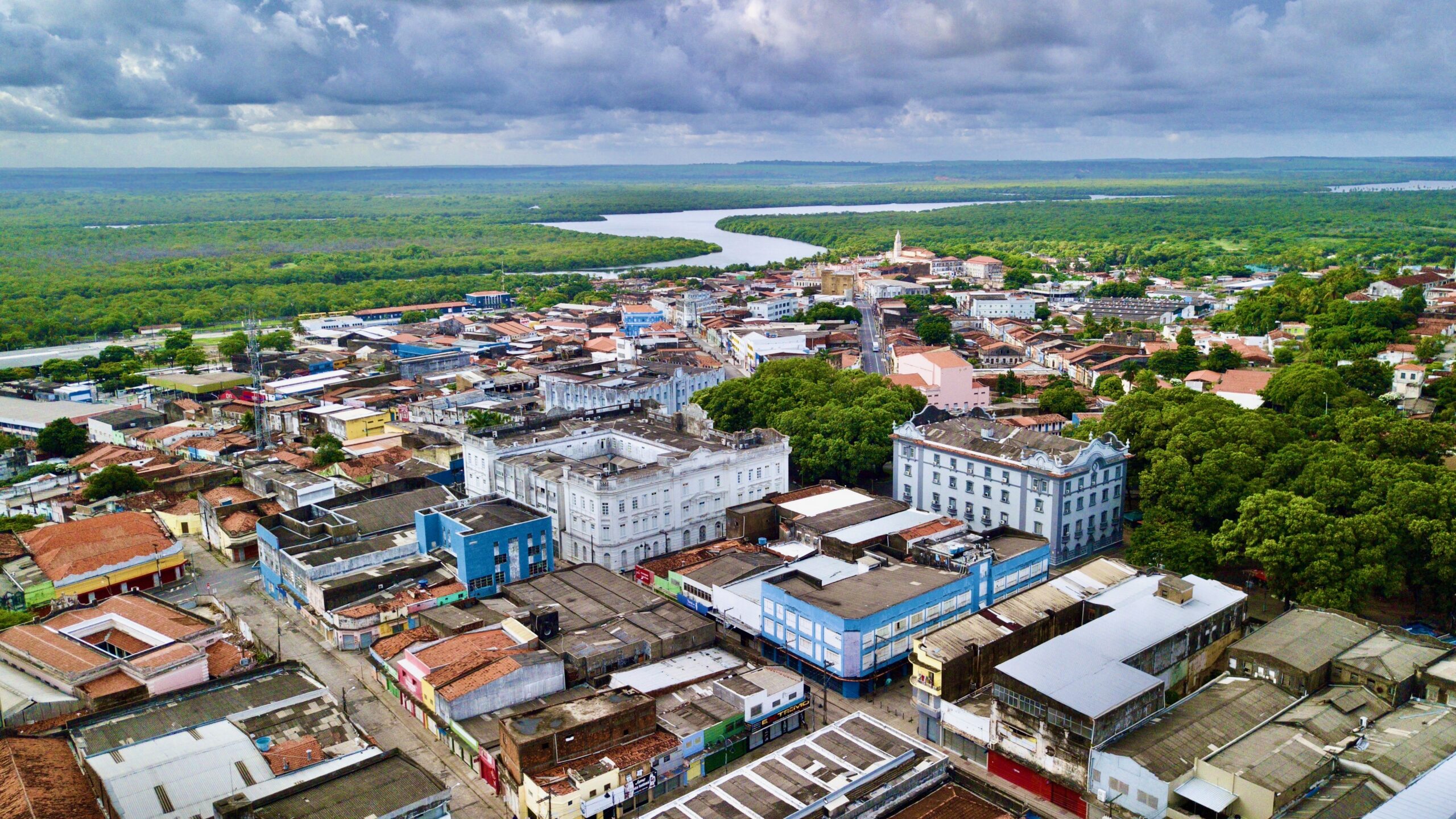 João Pessoa à Venda: O Preço do Turismo Predatório e o Abandono da População