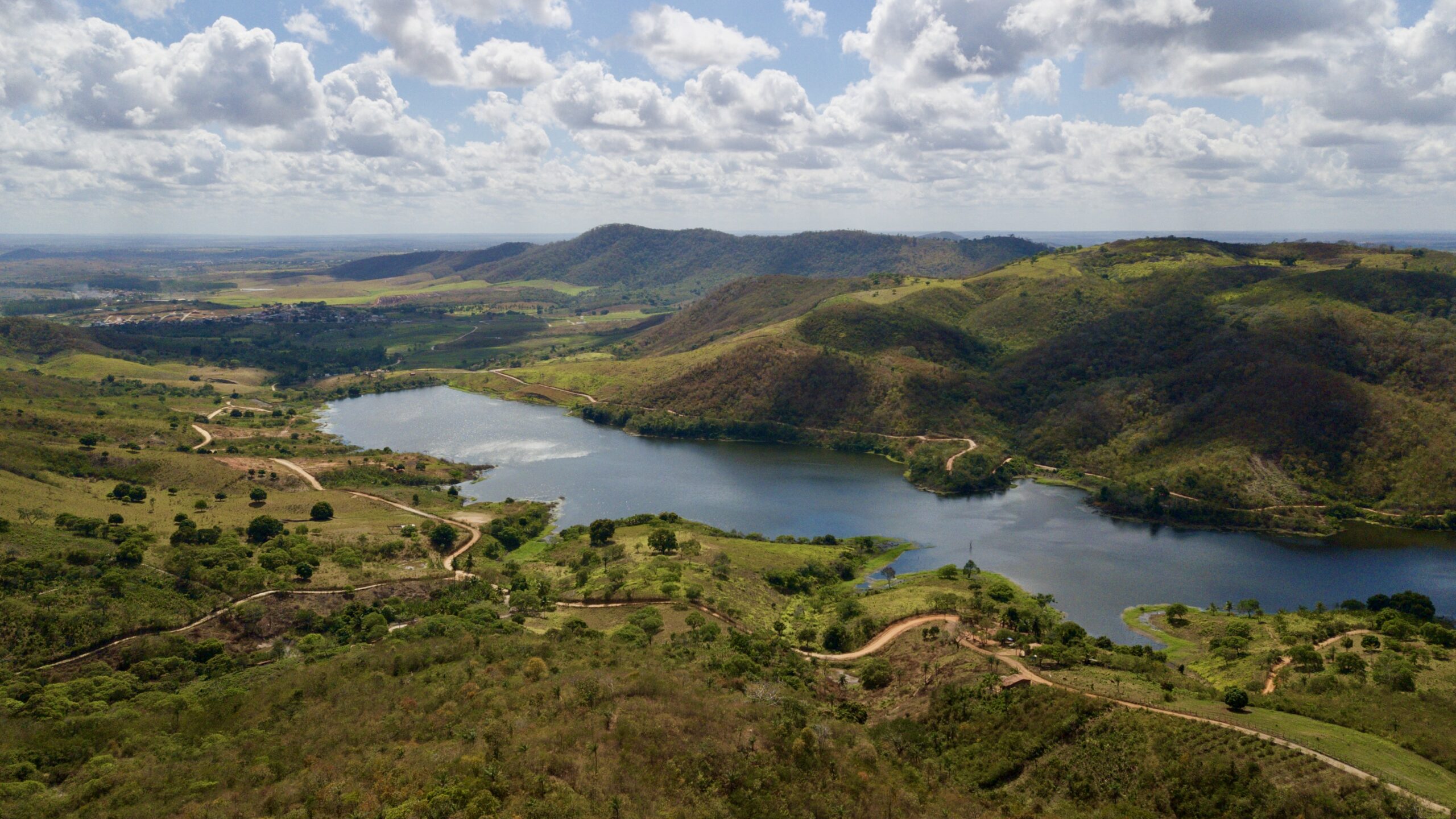 O Espelho de Tauá e as Dobradiças da Serra