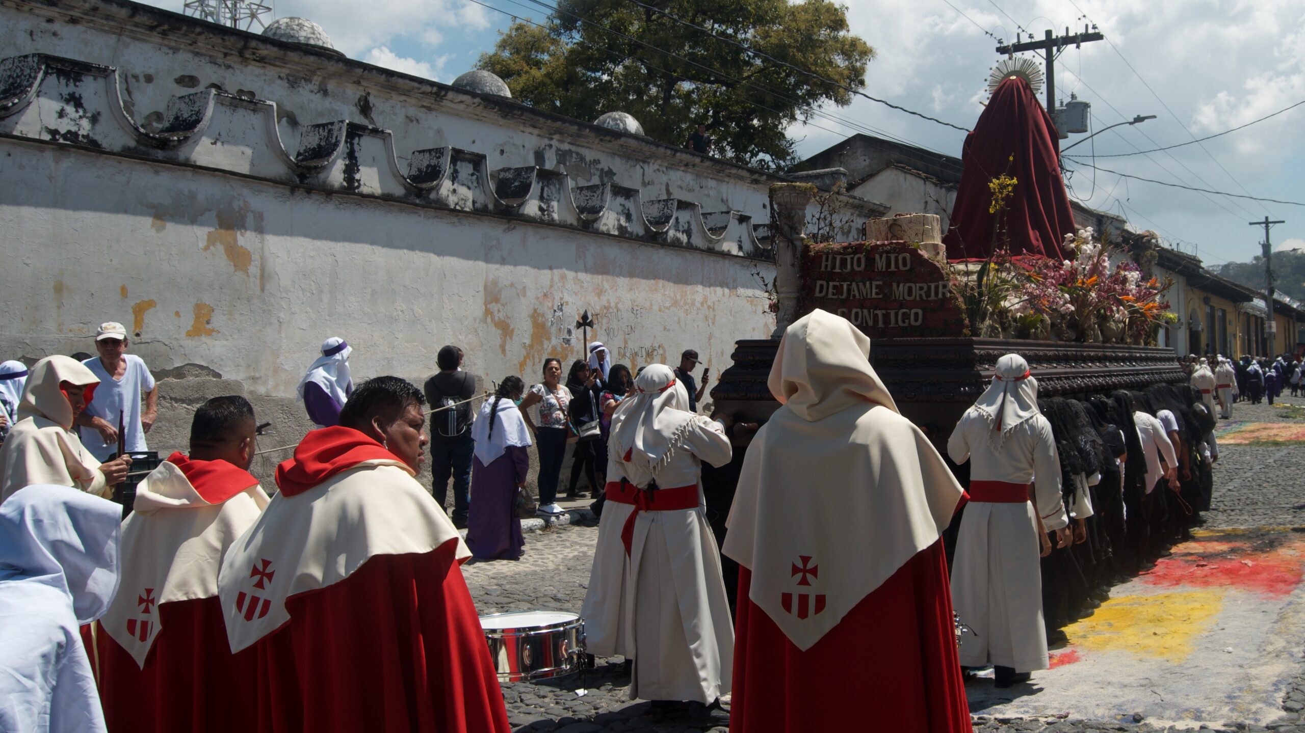 Entre el Maíz y la Fe: Las Procesiones de Antigua