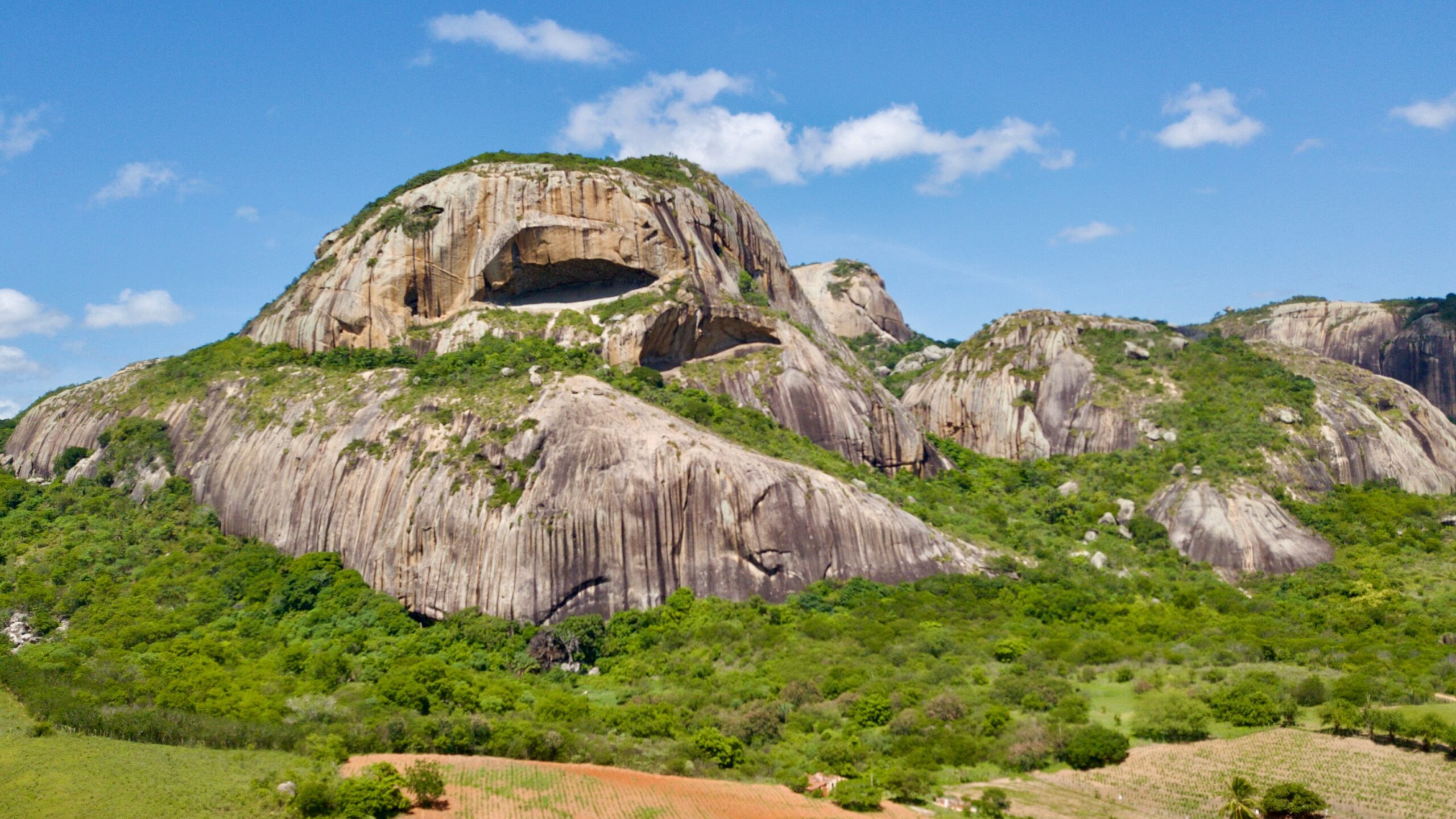 Entre a Pedra e o Horizonte